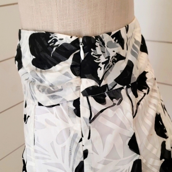 CATCH MY I size 11 black and white floral puffy midi skirt - Picture 4 of 11